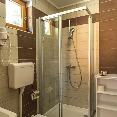 Etno Complex Vrdnicka Kula 酒店 4*