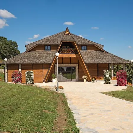 Etno Complex Vrdnicka Kula Hotel